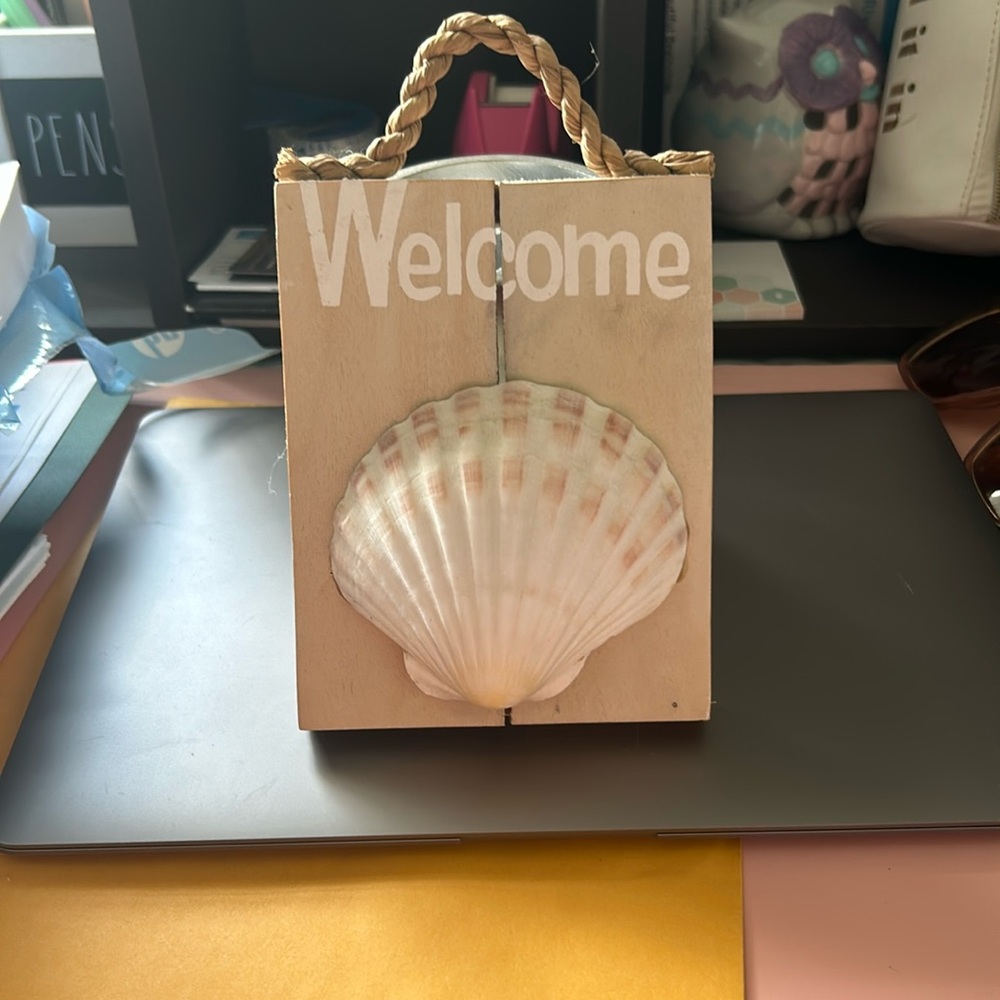 Welcome Shell Sign